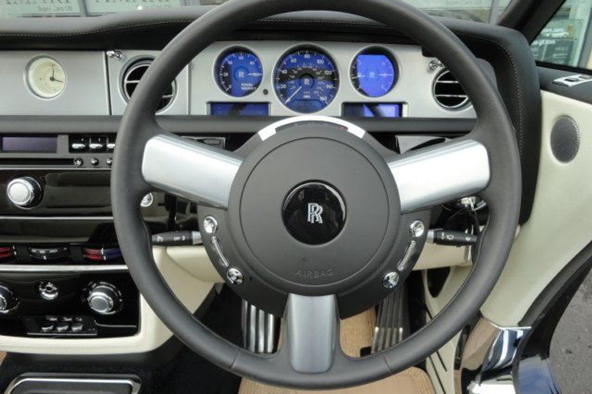 ROLLS-ROYCE Phantom Drophead
