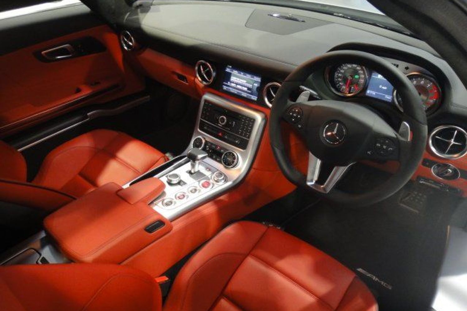 MERCEDES-BENZ SLS AMG Gullwing " Beautiful"
