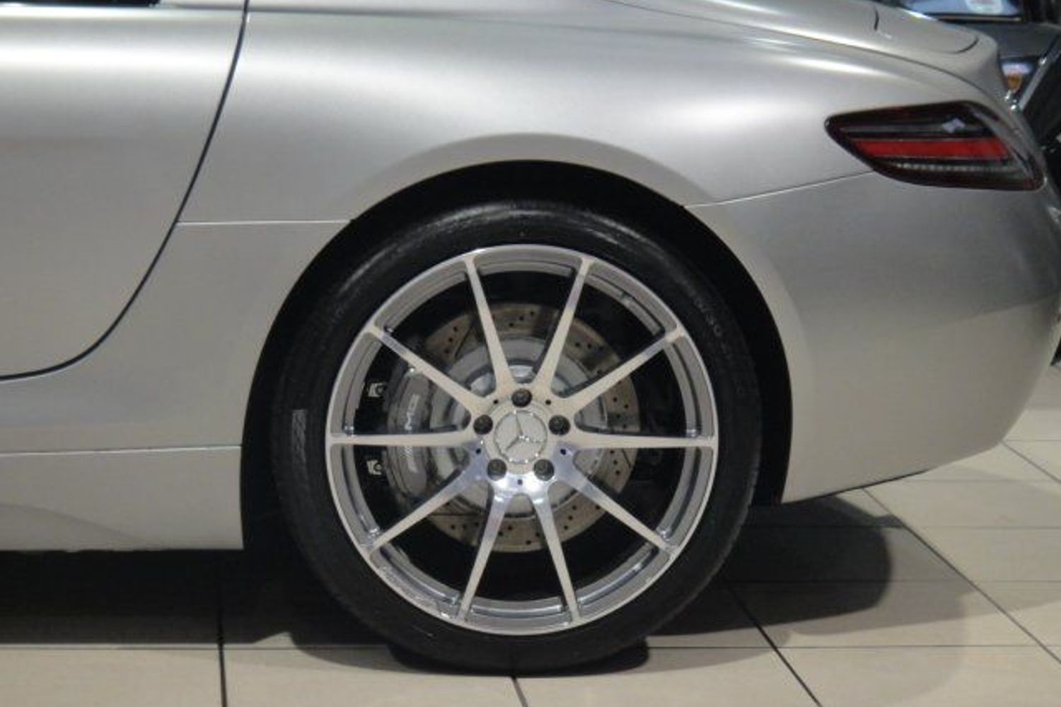 MERCEDES-BENZ SLS AMG Gullwing " Beautiful"