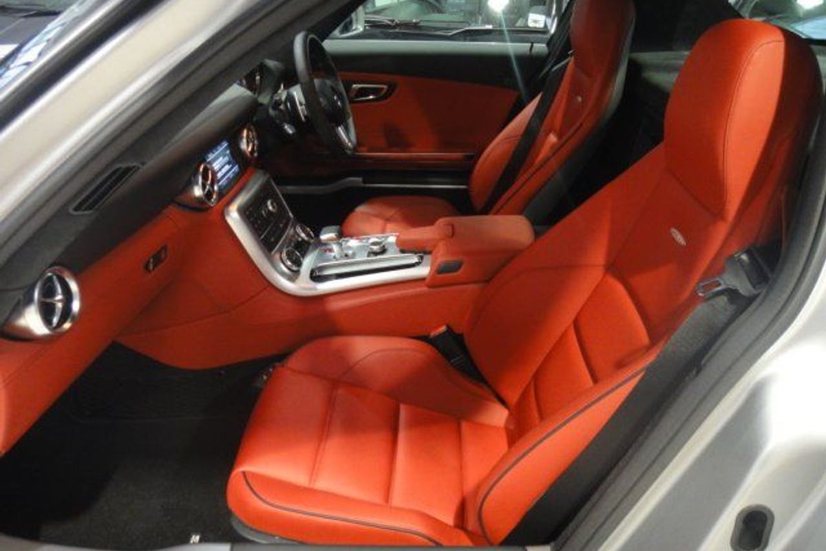MERCEDES-BENZ SLS AMG Gullwing " Beautiful"