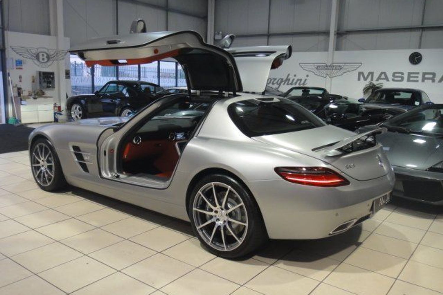 MERCEDES-BENZ SLS AMG Gullwing " Beautiful"