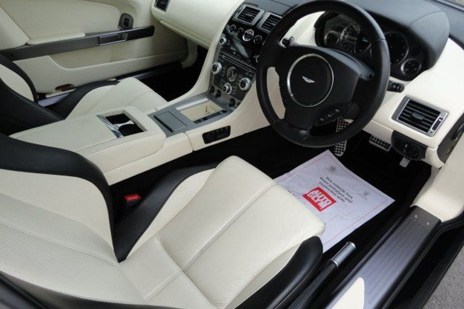 ASTON MARTIN DB9 Stunning Colour combination