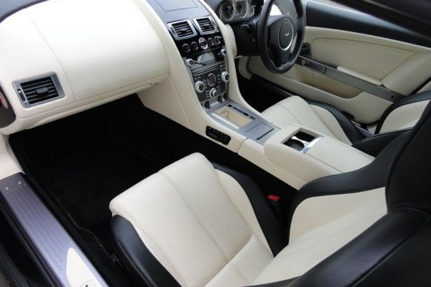 ASTON MARTIN DB9 Stunning Colour combination