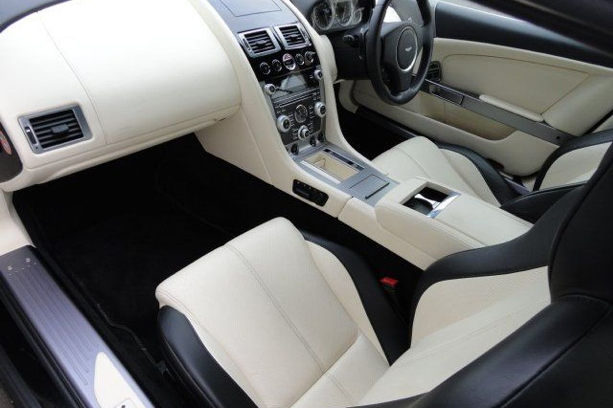 ASTON MARTIN DB9 Stunning Colour combination