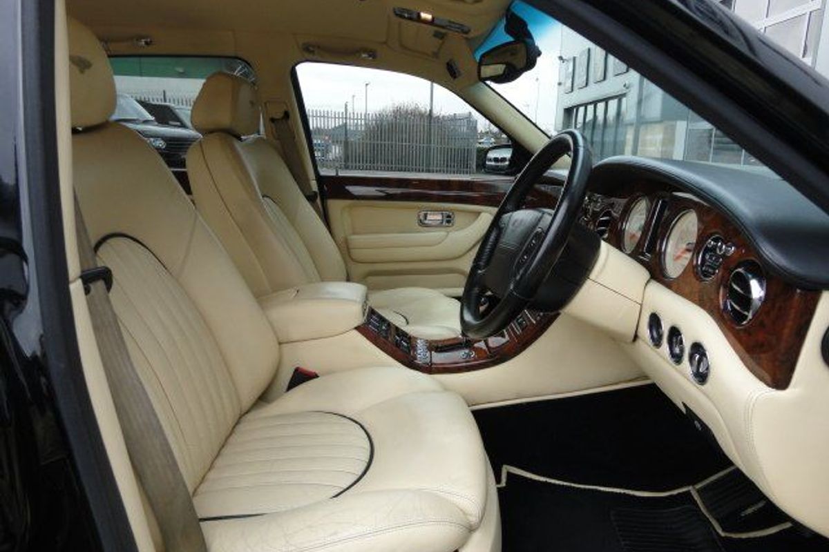 BENTLEY Arnage Red Lable 6.7