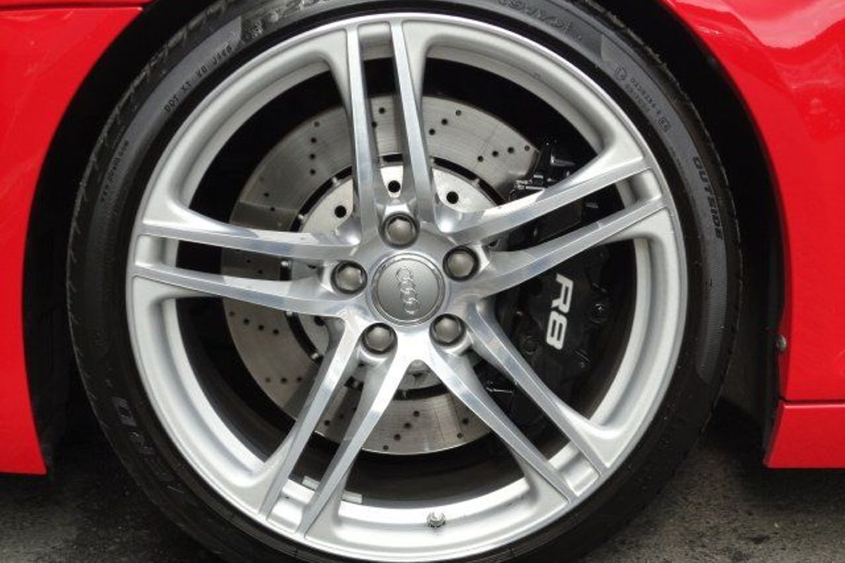 AUDI R8 V8 4.2 FSI 6sp Manual "Rare Brilliant Red"