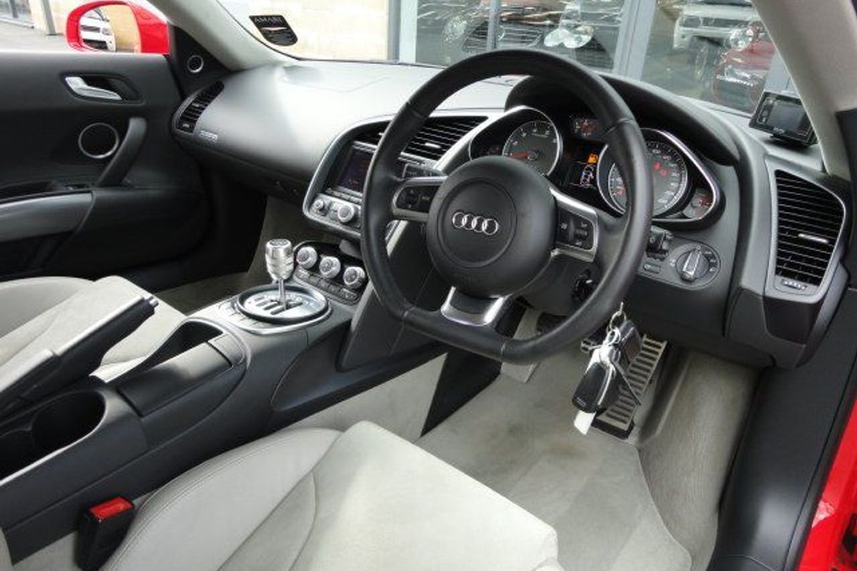 AUDI R8 V8 4.2 FSI 6sp Manual "Rare Brilliant Red"