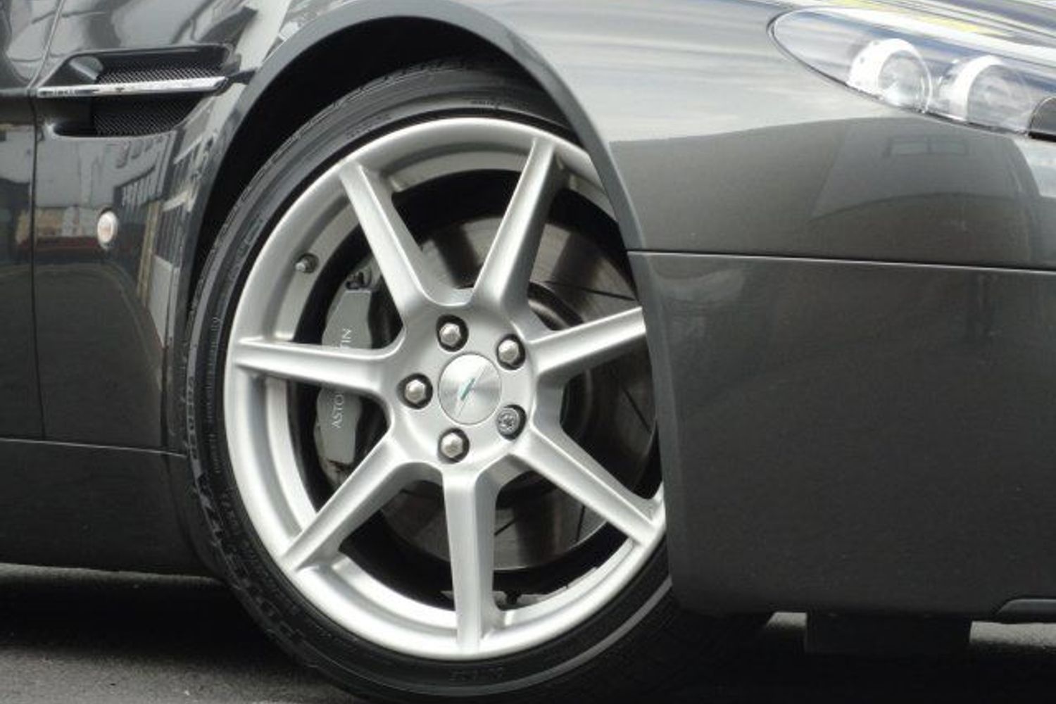 ASTON MARTIN VANTAGE V8 COUPE