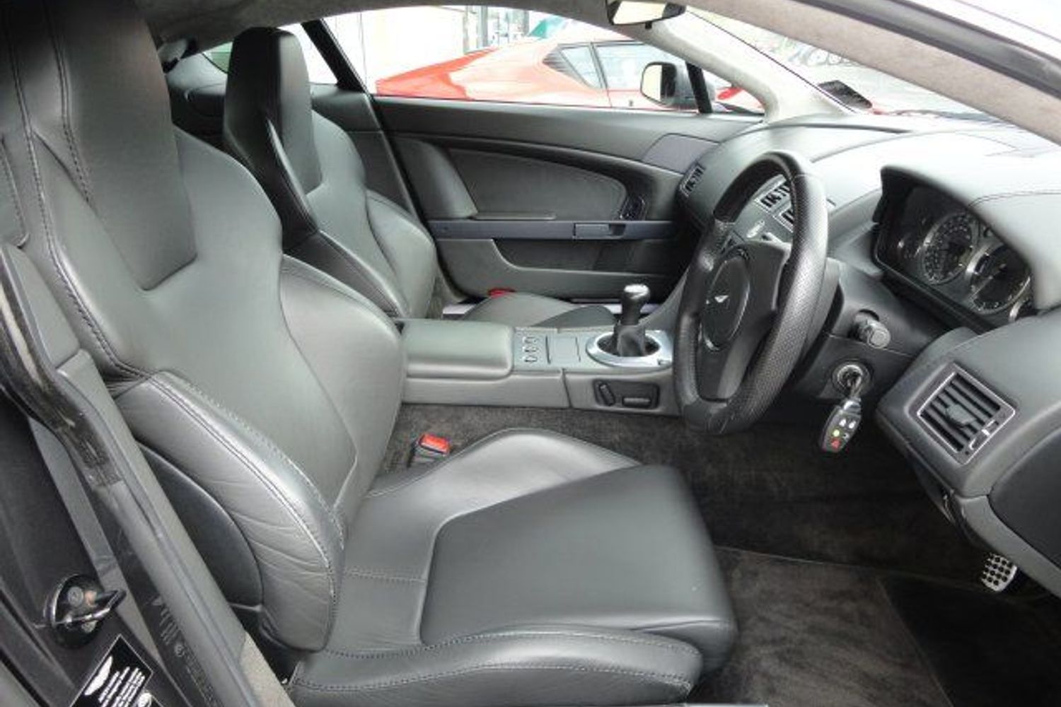ASTON MARTIN VANTAGE V8 COUPE