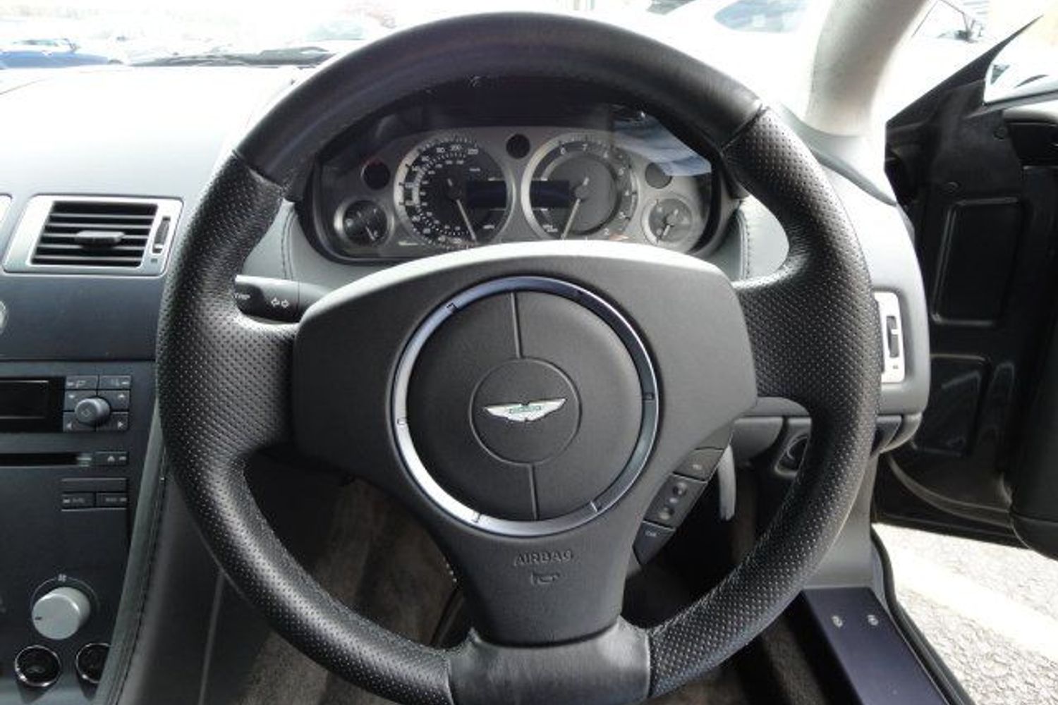 ASTON MARTIN VANTAGE V8 COUPE