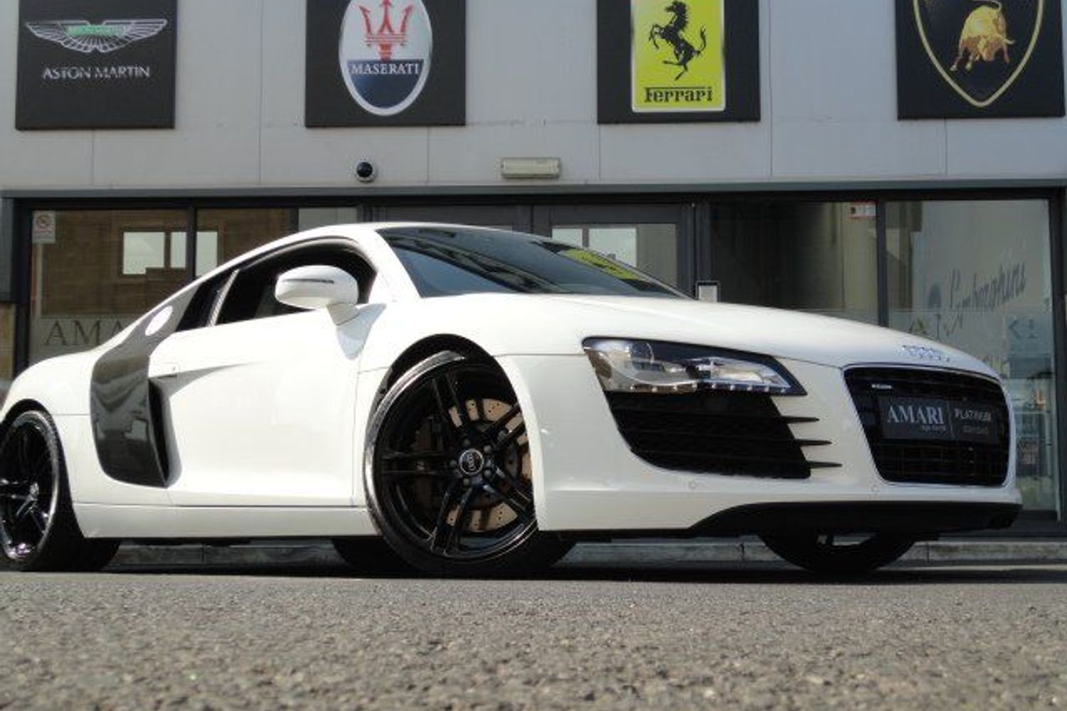 AUDI R8 V8 4.2 FSI 6sp Manual Brilliant White WE HAVE TWO OF THESE FANTASTIC AUDI R8 IN STOCK