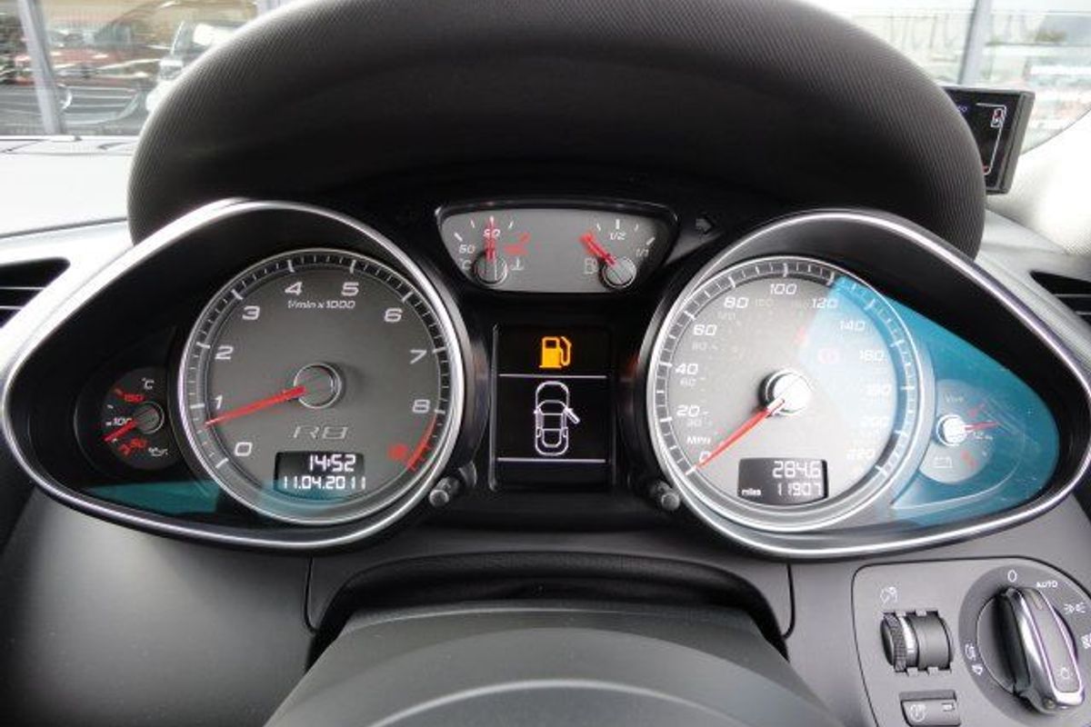 AUDI R8 V8 4.2 FSI 6sp Manual Brilliant White WE HAVE TWO OF THESE FANTASTIC AUDI R8 IN STOCK
