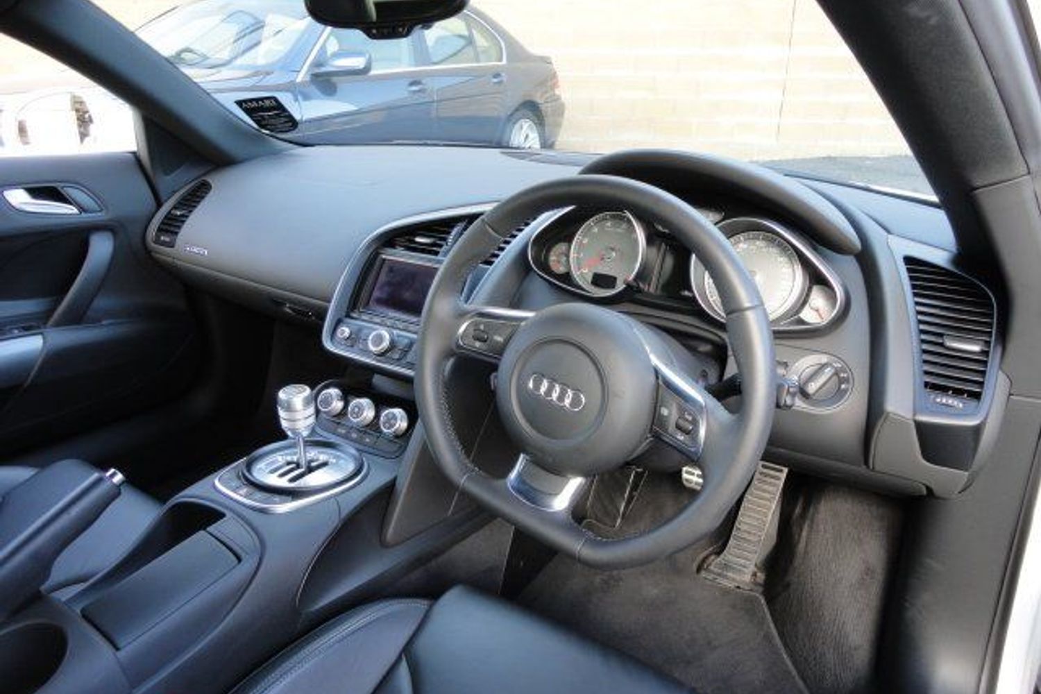 AUDI R8 V8 4.2 FSI 6sp Manual Brilliant White WE HAVE TWO OF THESE FANTASTIC AUDI R8 IN STOCK