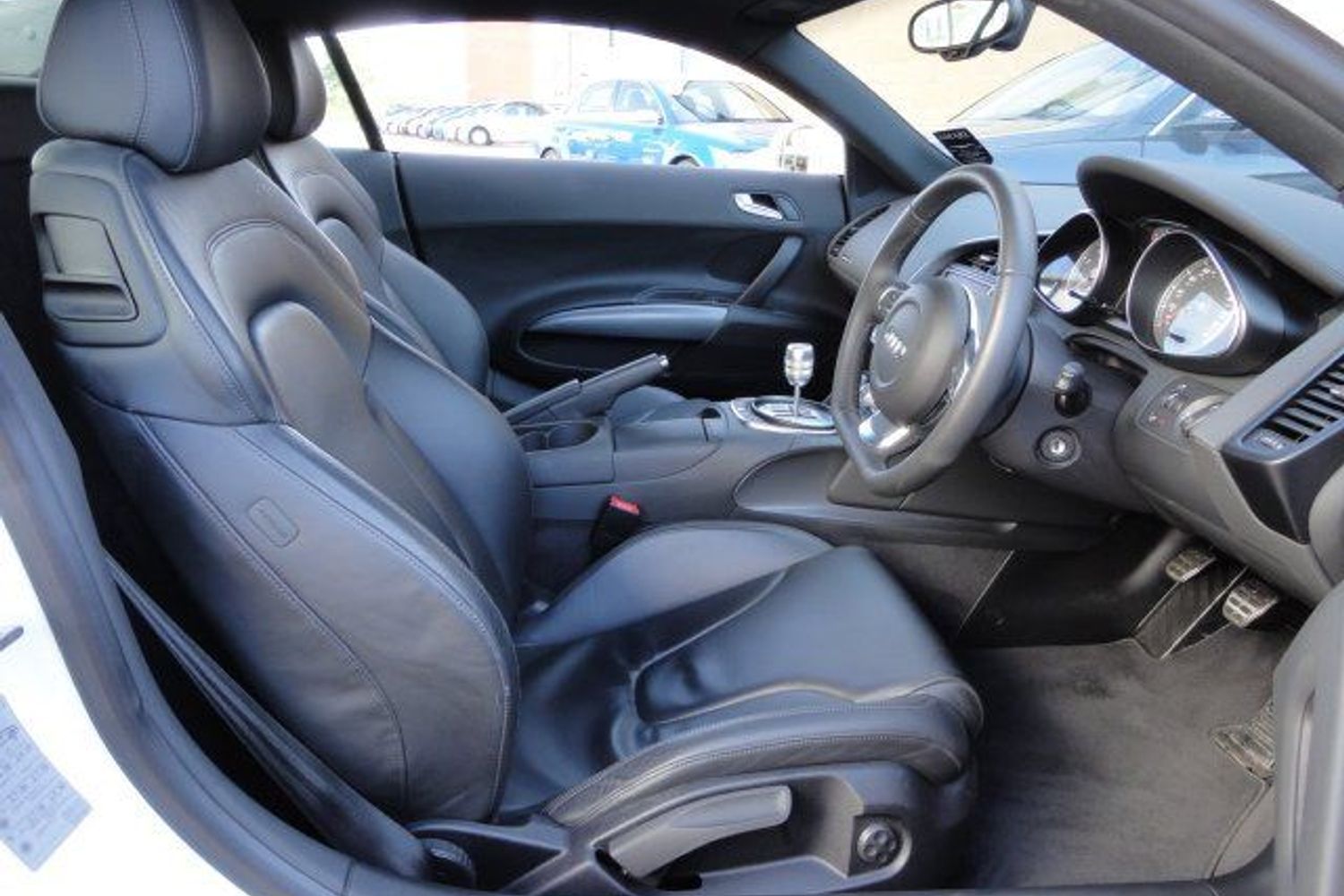 AUDI R8 V8 4.2 FSI 6sp Manual Brilliant White WE HAVE TWO OF THESE FANTASTIC AUDI R8 IN STOCK