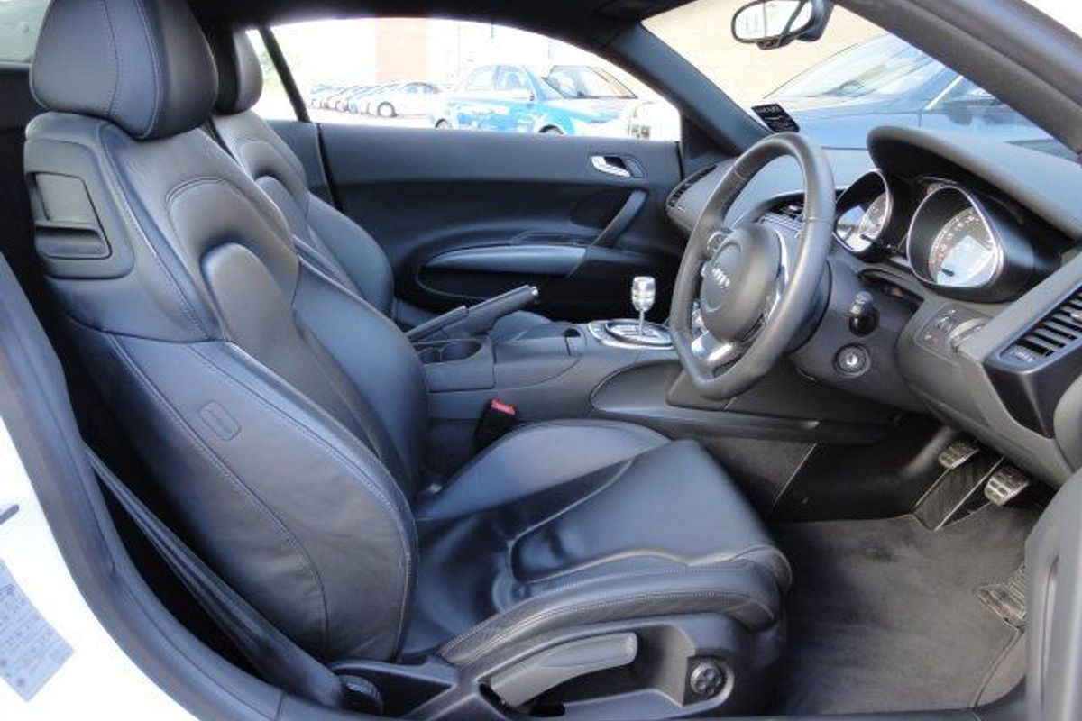 AUDI R8 V8 4.2 FSI 6sp Manual Brilliant White WE HAVE TWO OF THESE FANTASTIC AUDI R8 IN STOCK