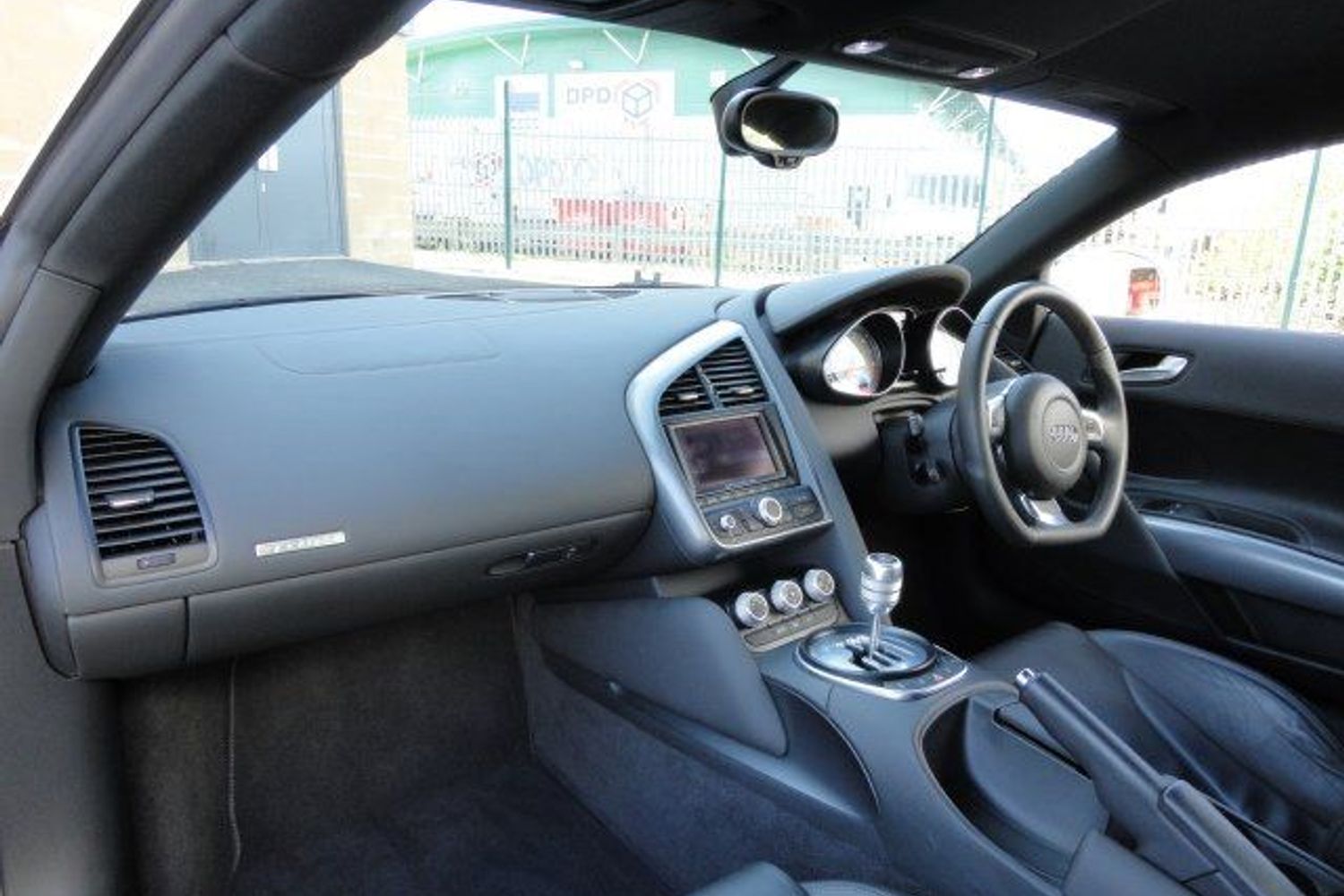AUDI R8 V8 4.2 FSI 6sp Manual Brilliant White WE HAVE TWO OF THESE FANTASTIC AUDI R8 IN STOCK