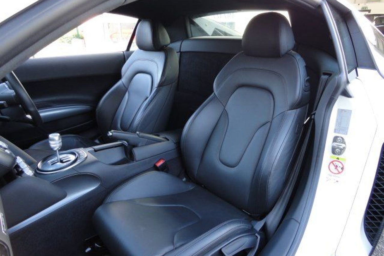 AUDI R8 V8 4.2 FSI 6sp Manual Brilliant White WE HAVE TWO OF THESE FANTASTIC AUDI R8 IN STOCK