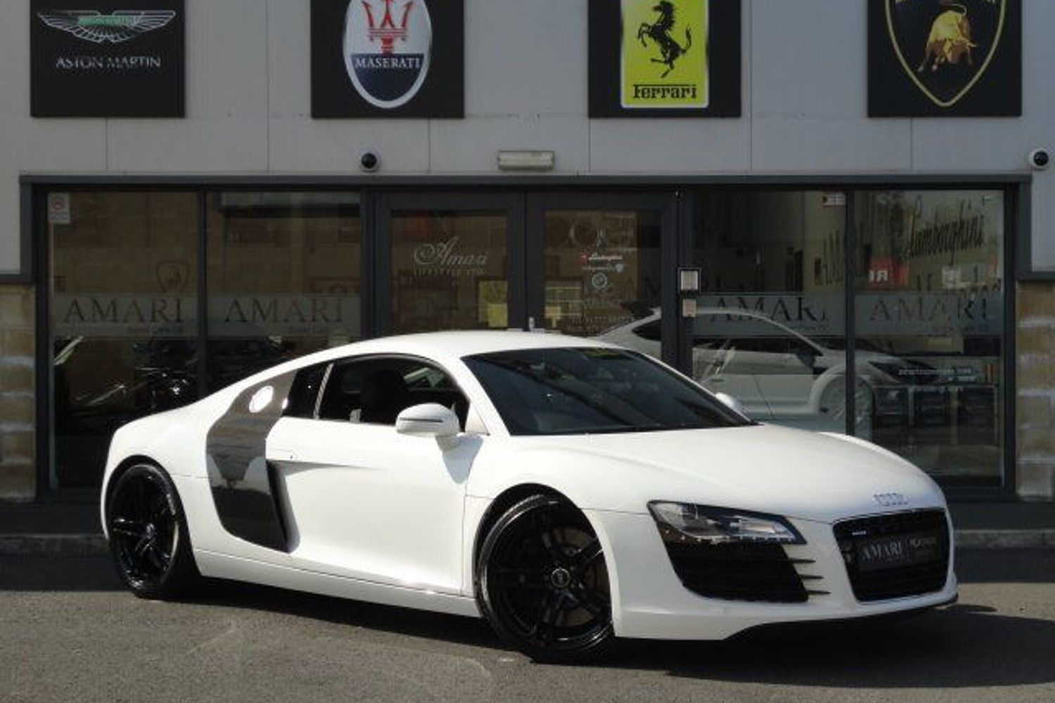 AUDI R8 V8 4.2 FSI 6sp Manual Brilliant White WE HAVE TWO OF THESE FANTASTIC AUDI R8 IN STOCK