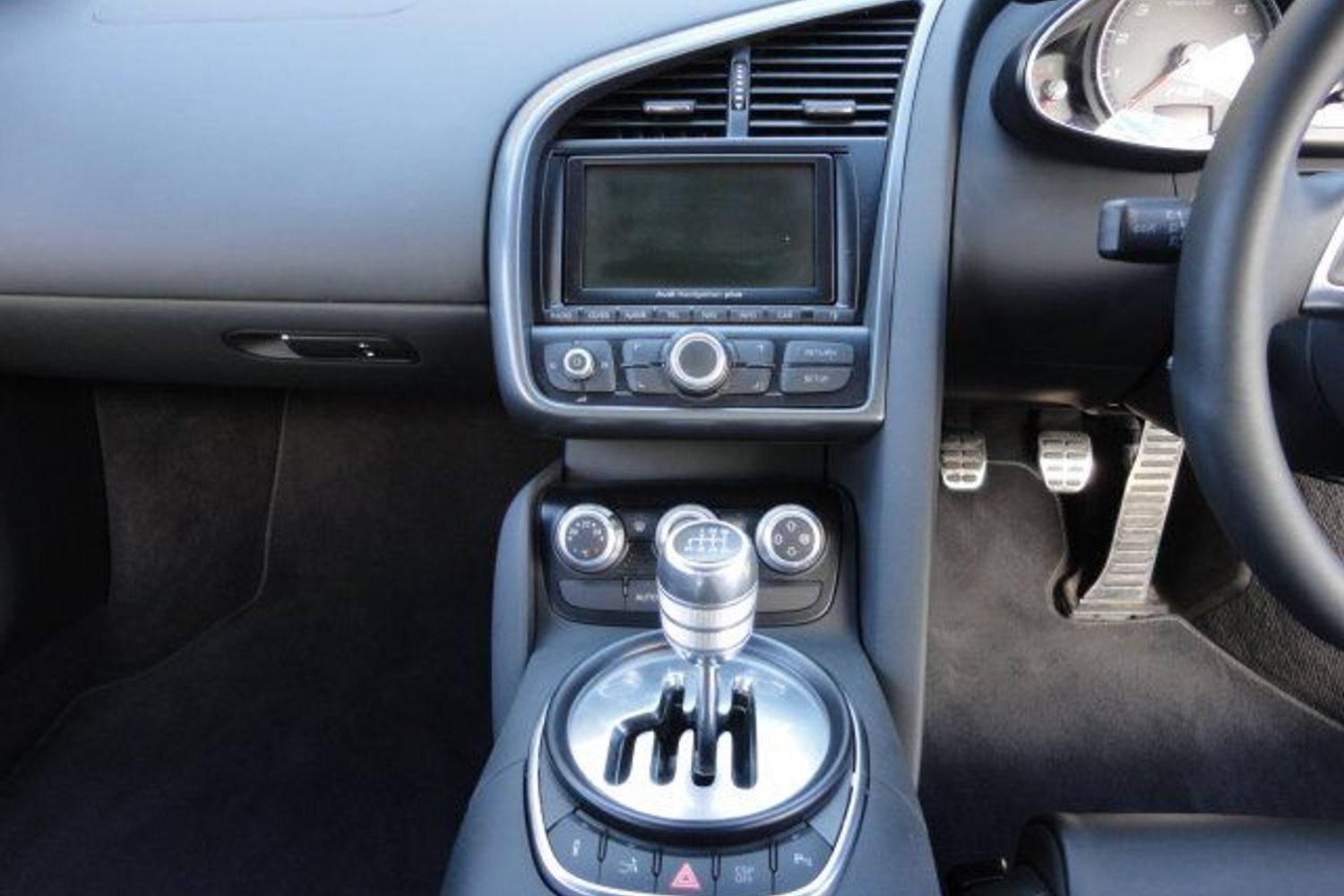 AUDI R8 V8 4.2 FSI 6sp Manual Brilliant White WE HAVE TWO OF THESE FANTASTIC AUDI R8 IN STOCK