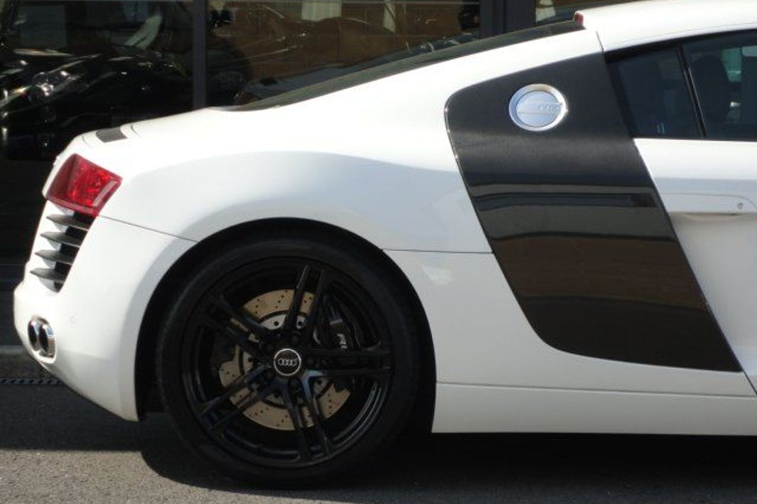 AUDI R8 V8 4.2 FSI 6sp Manual Brilliant White WE HAVE TWO OF THESE FANTASTIC AUDI R8 IN STOCK