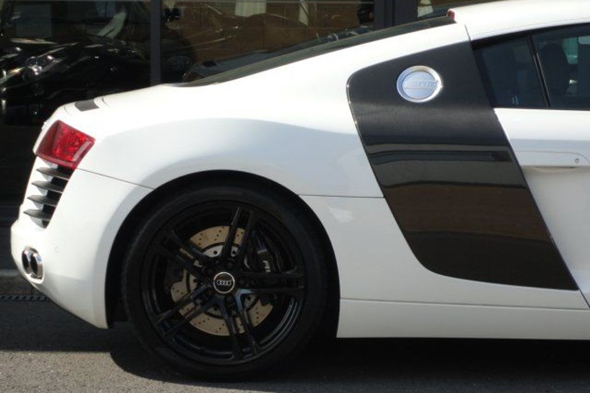 AUDI R8 V8 4.2 FSI 6sp Manual Brilliant White WE HAVE TWO OF THESE FANTASTIC AUDI R8 IN STOCK