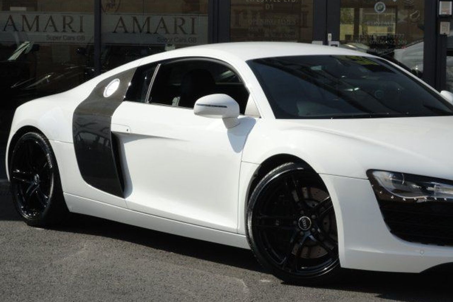AUDI R8 V8 4.2 FSI 6sp Manual Brilliant White WE HAVE TWO OF THESE FANTASTIC AUDI R8 IN STOCK