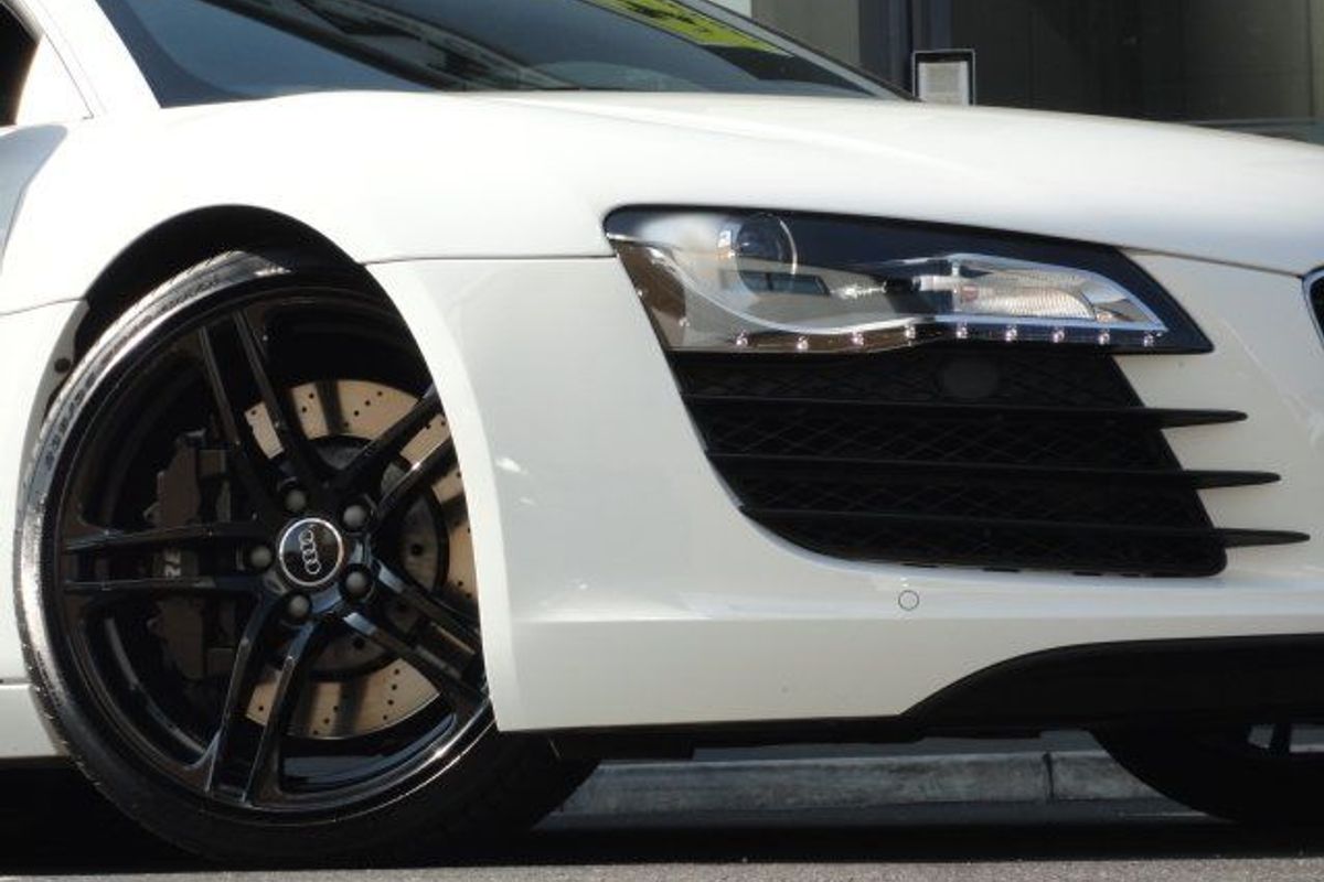 AUDI R8 V8 4.2 FSI 6sp Manual Brilliant White WE HAVE TWO OF THESE FANTASTIC AUDI R8 IN STOCK