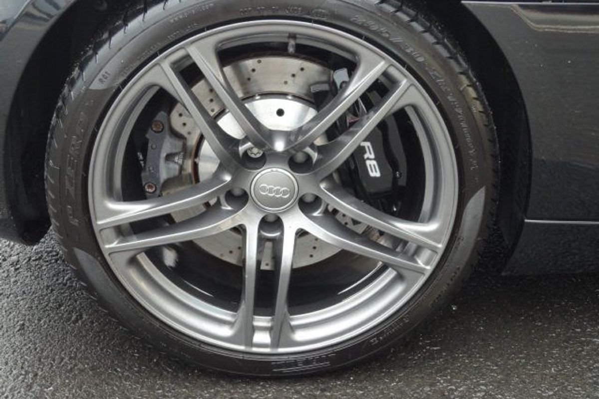AUDI R8 V8 4.2 FSI 6sp Manual