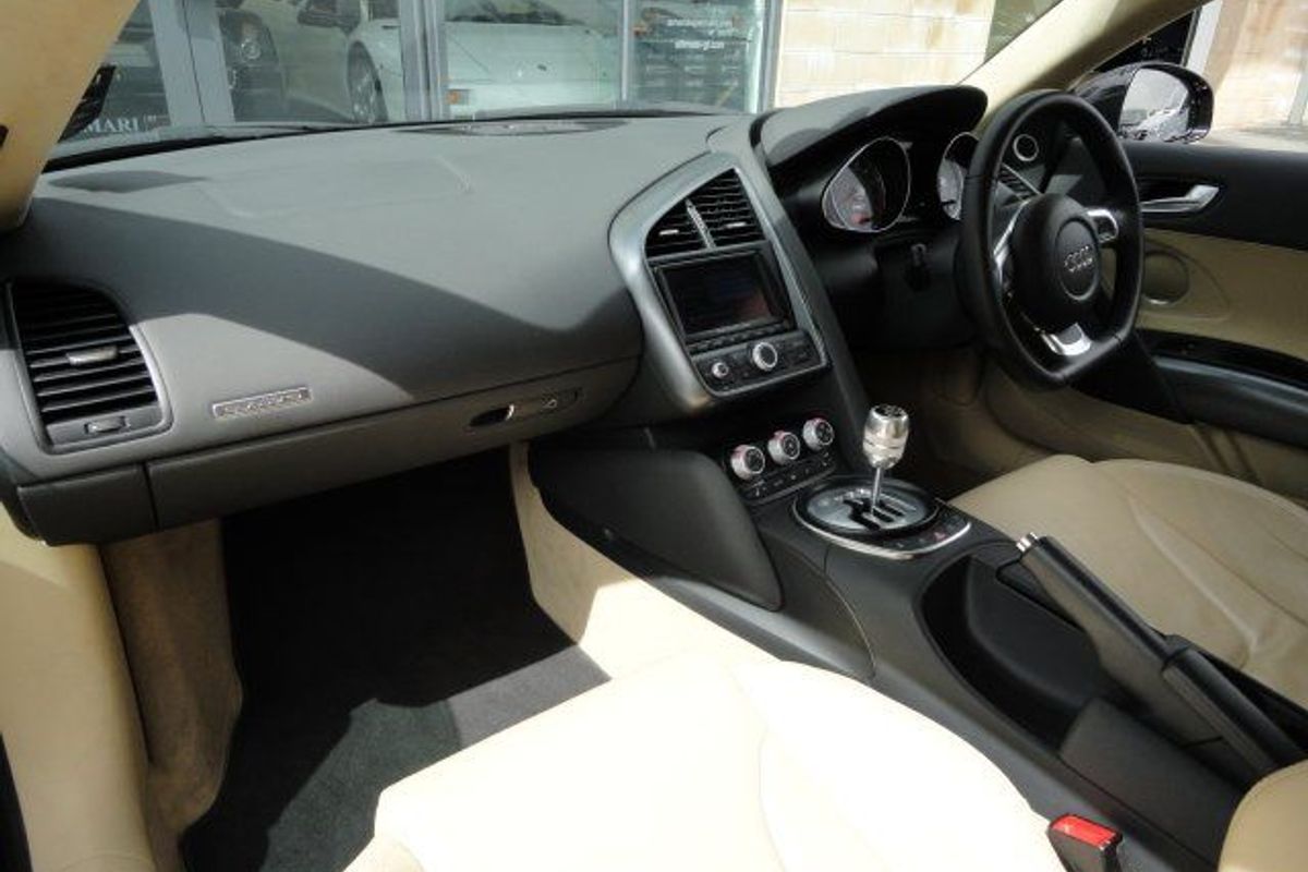 AUDI R8 V8 4.2 FSI 6sp Manual