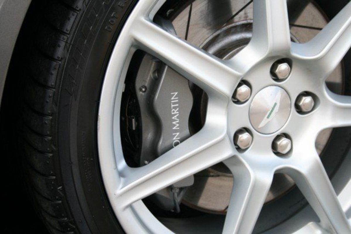 ASTON MARTIN Coupe V8 Vantage(WE HAVE TWO OF THESE FANTASTIC ASTONS IN STOCK NOW)
