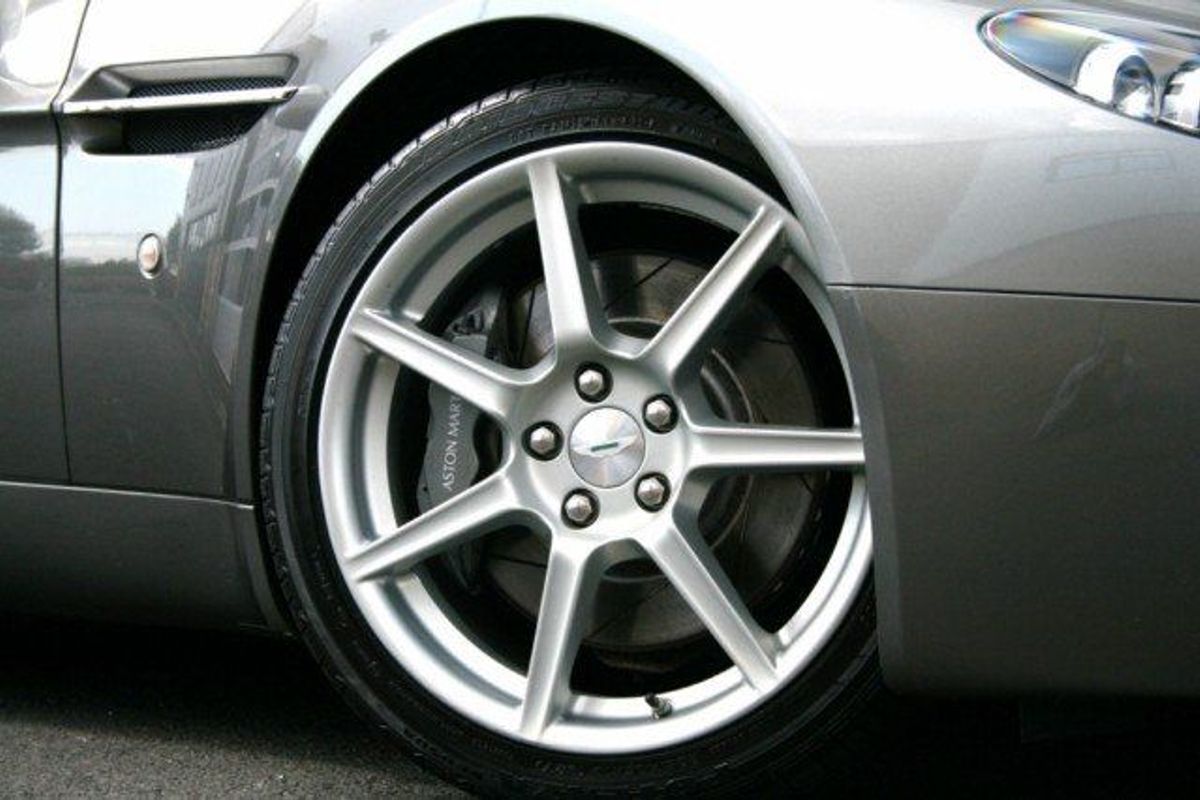 ASTON MARTIN Coupe V8 Vantage(WE HAVE TWO OF THESE FANTASTIC ASTONS IN STOCK NOW)