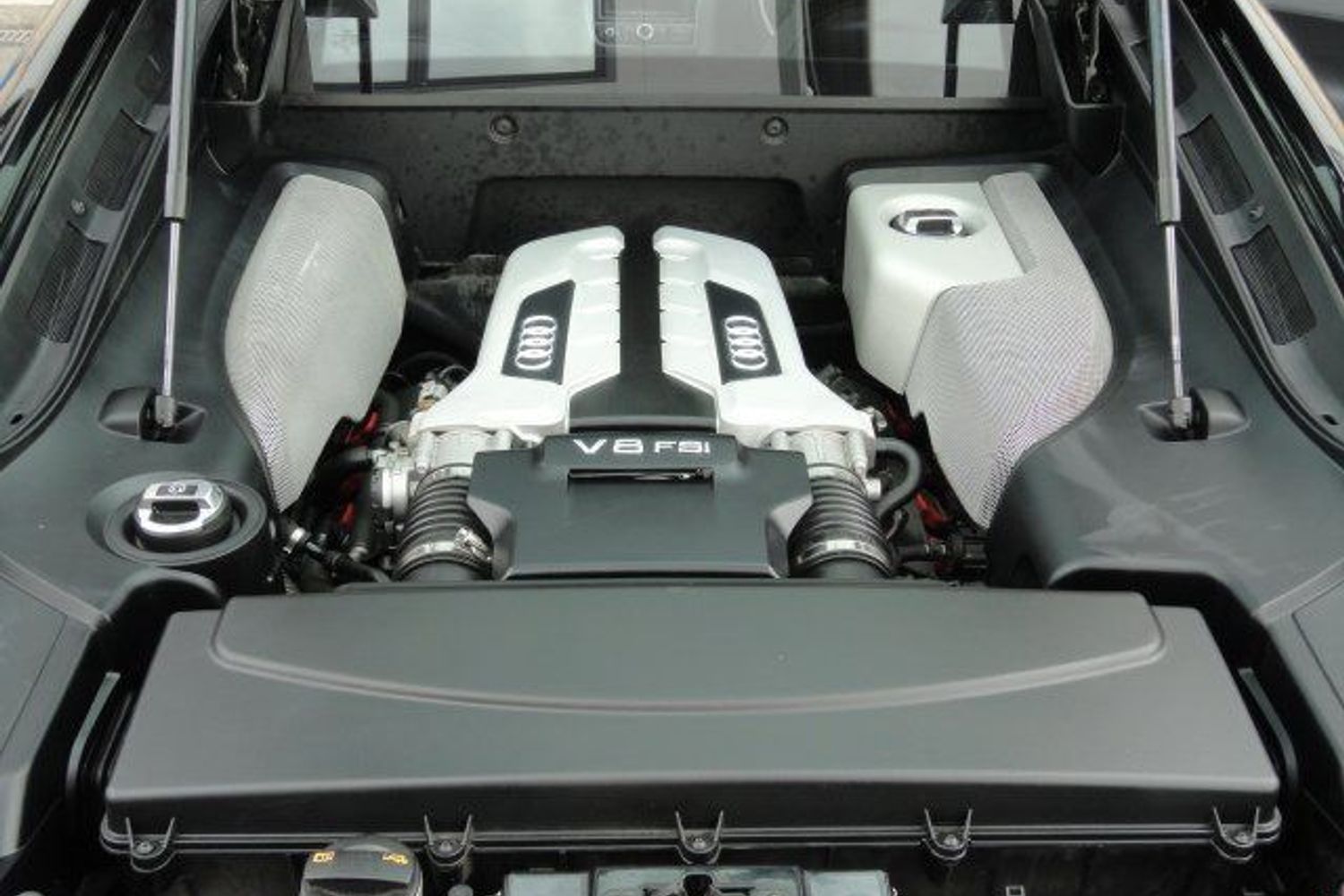 AUDI R8 V8 4.2 Quattro 6sp Manual