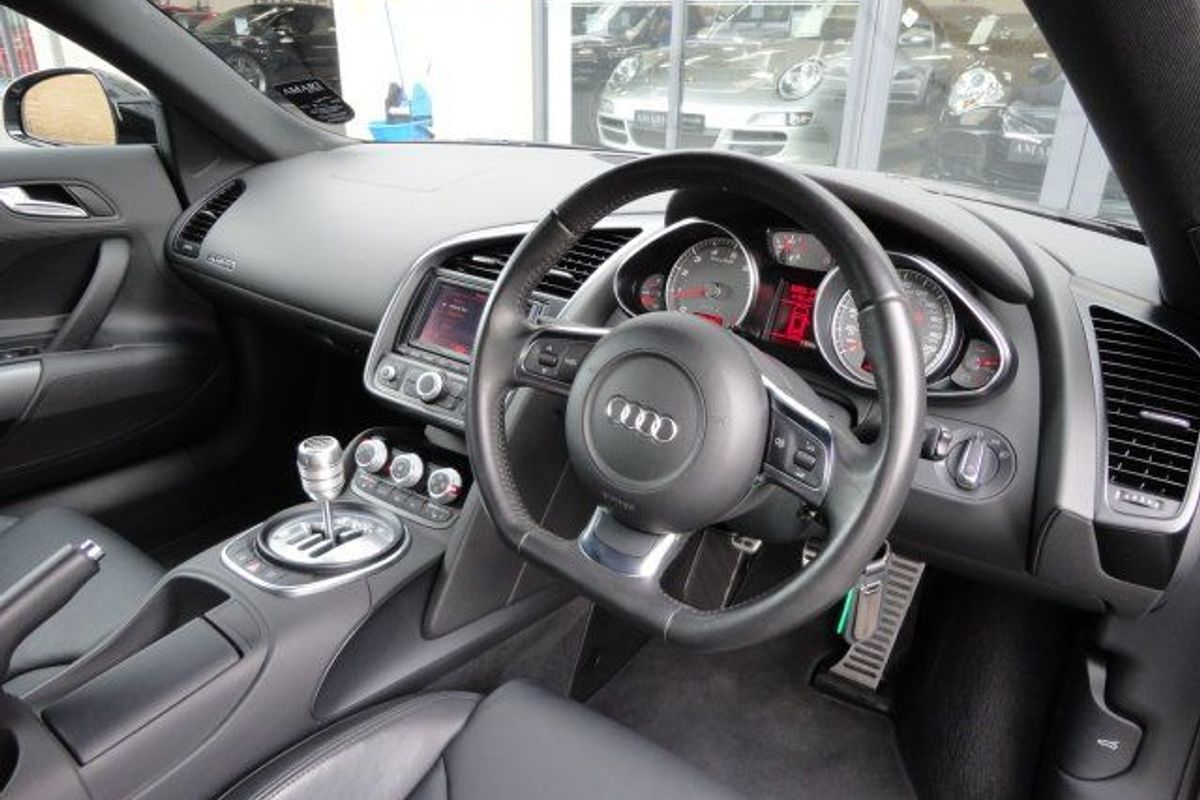 AUDI R8 V8 4.2 Quattro 6sp Manual