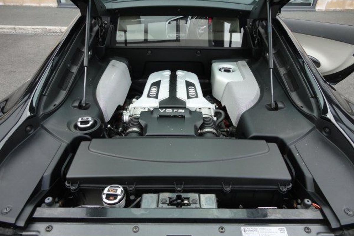 AUDI R8 V8 4.2 FSI 6sp Manual