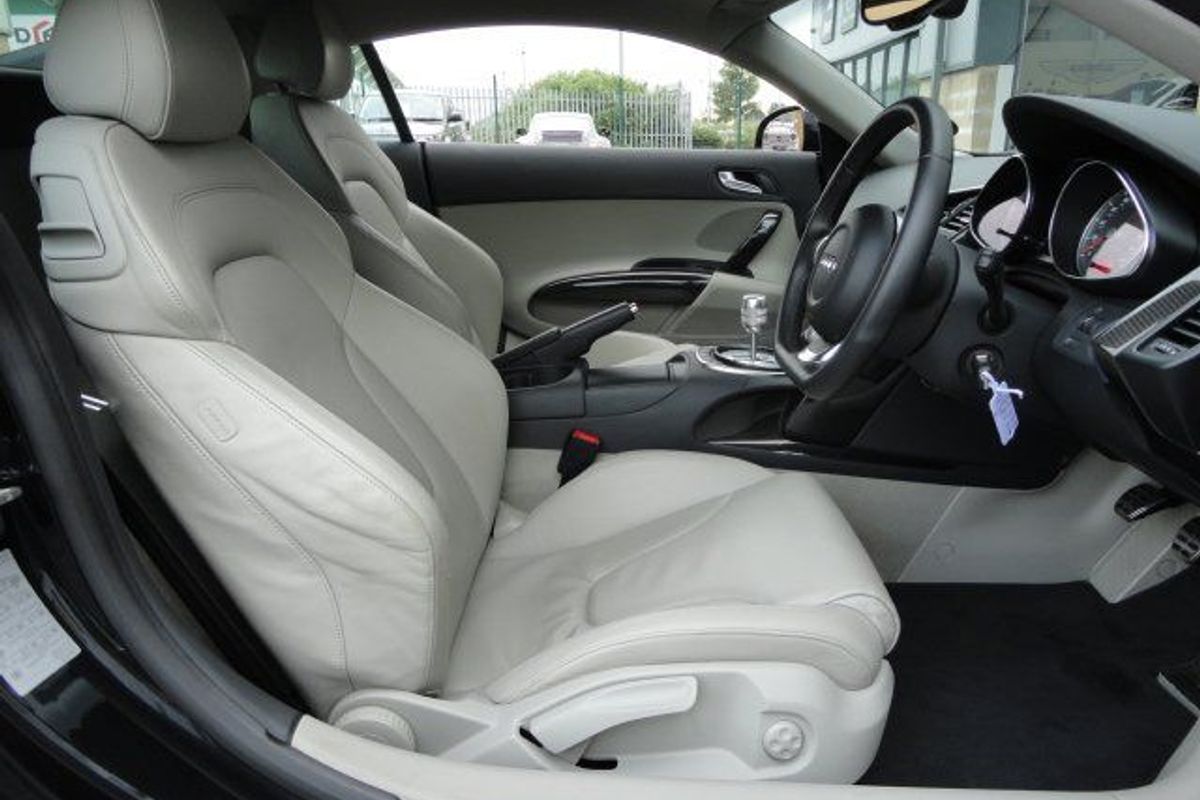 AUDI R8 V8 4.2 FSI 6sp Manual