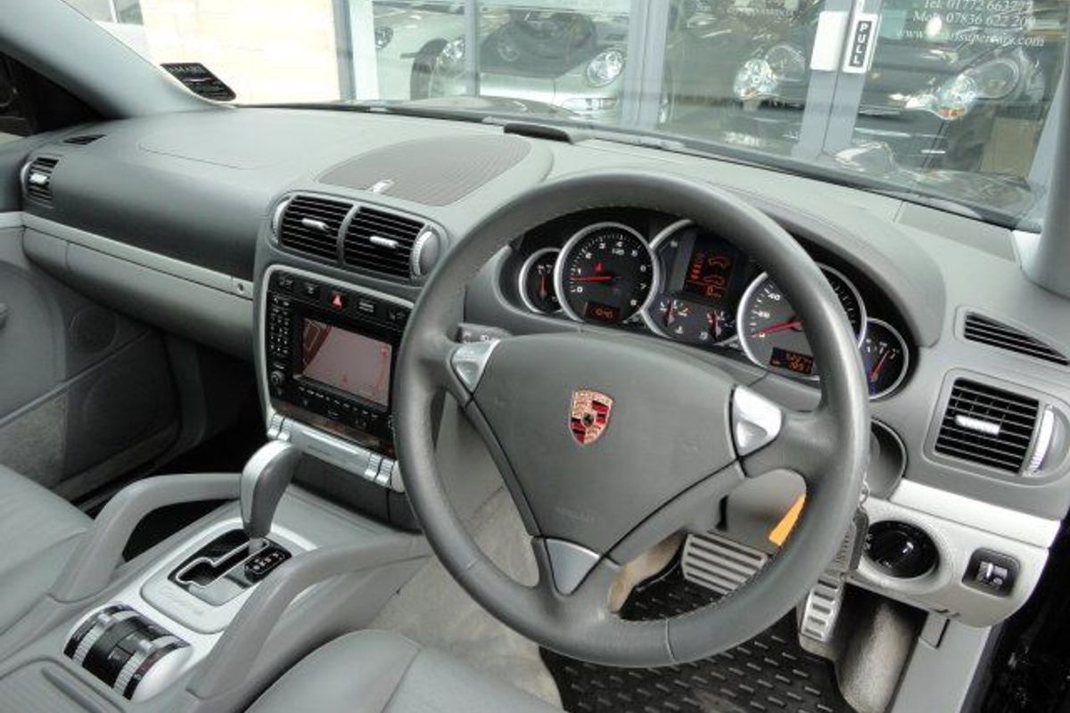 PORSCHE Cayenne TIPTRONIC S MAGNUM