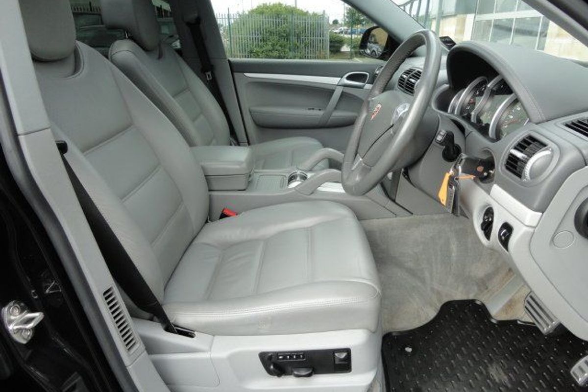 PORSCHE Cayenne TIPTRONIC S MAGNUM