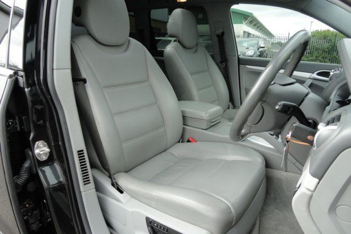 PORSCHE Cayenne TIPTRONIC S MAGNUM