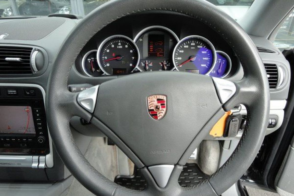PORSCHE Cayenne TIPTRONIC S MAGNUM