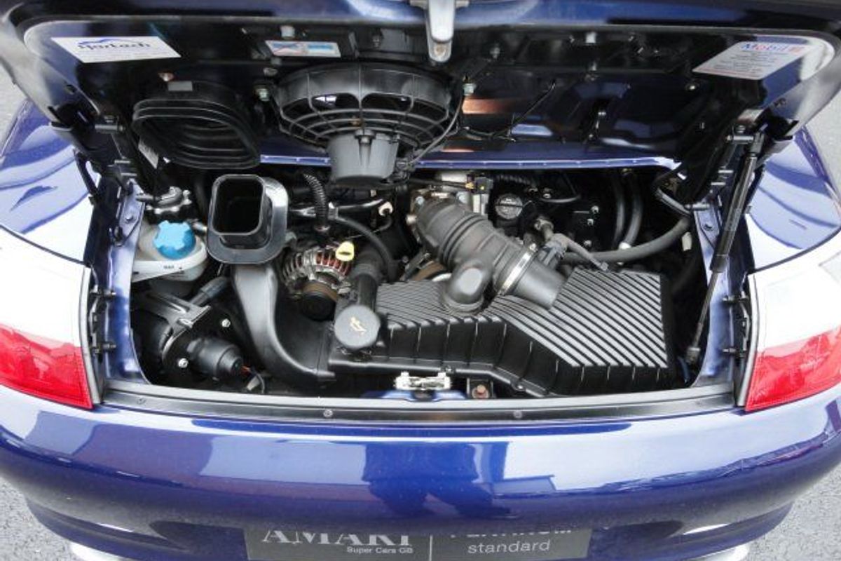 PORSCHE 911 3.6 Carrera 4