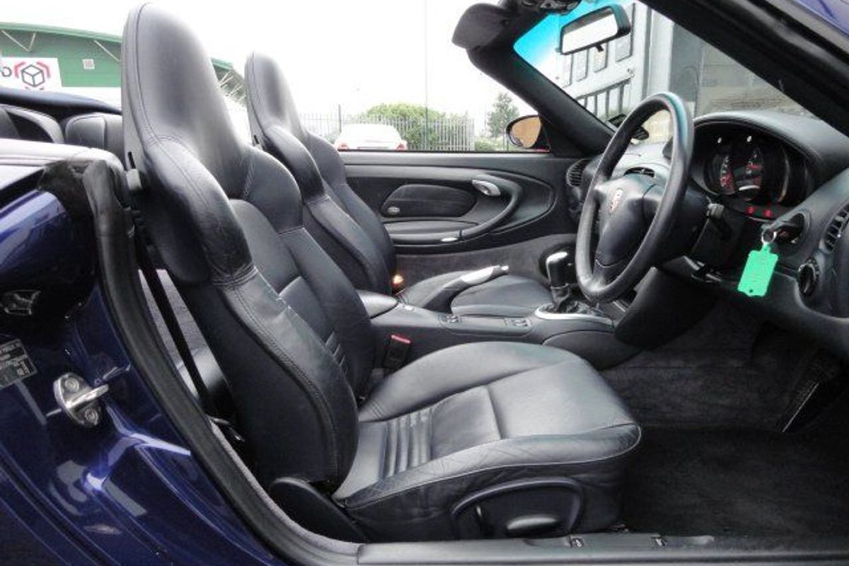 PORSCHE 911 3.6 Carrera 4