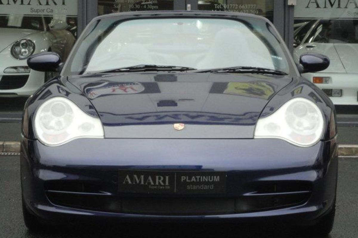 PORSCHE 911 3.6 Carrera 4