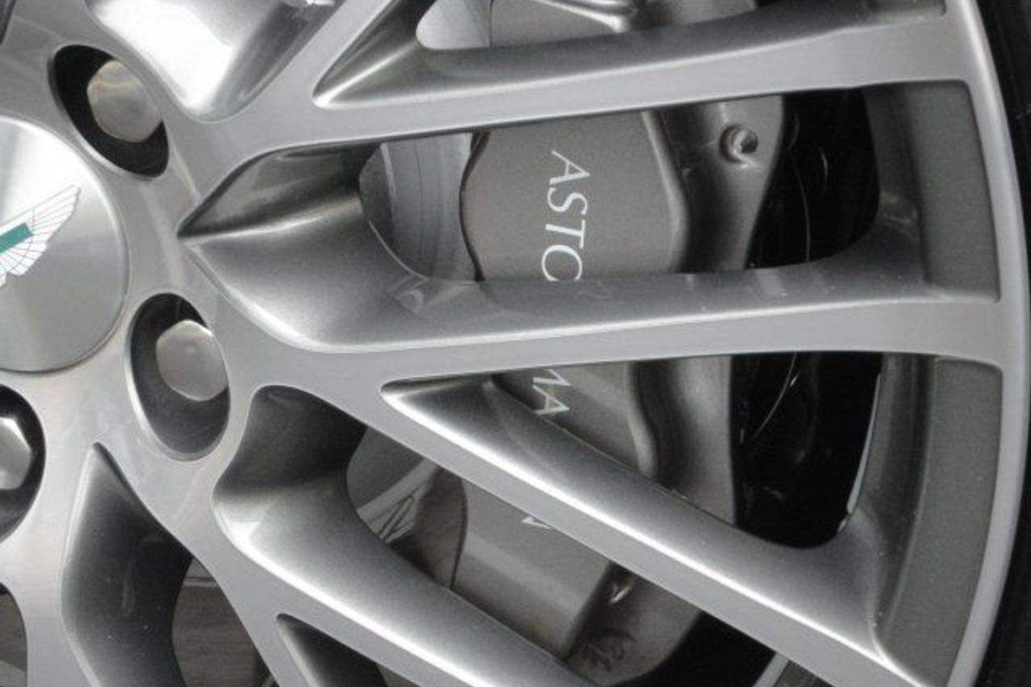 ASTON MARTIN AMV8 4.7 Vantage 11 Reg with 2500 miles only !!!!!