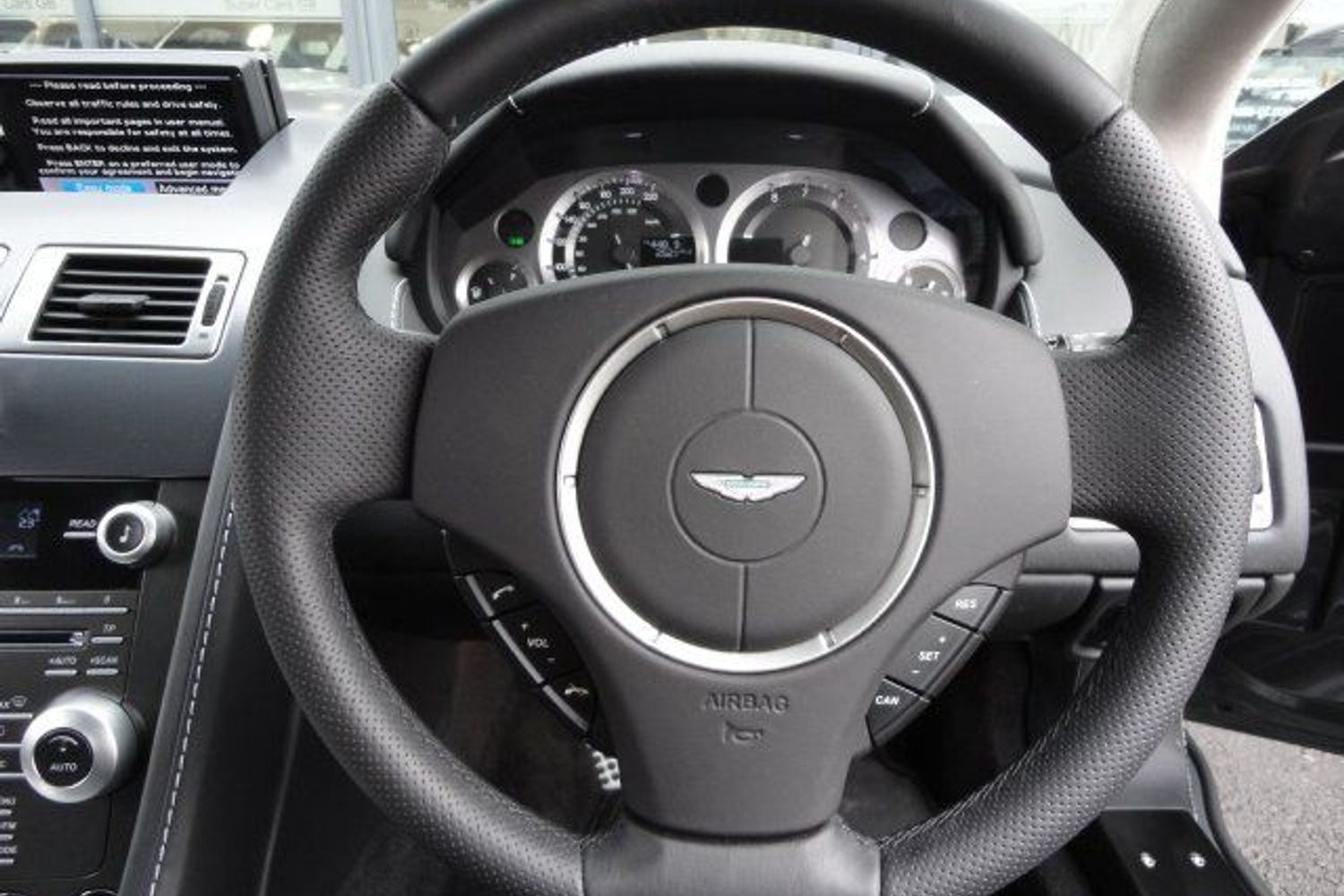 ASTON MARTIN AMV8 4.7 Vantage 11 Reg with 2500 miles only !!!!!