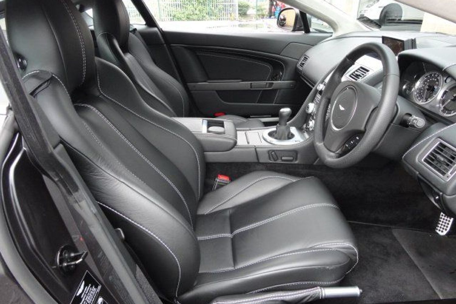 ASTON MARTIN AMV8 4.7 Vantage 11 Reg with 2500 miles only !!!!!