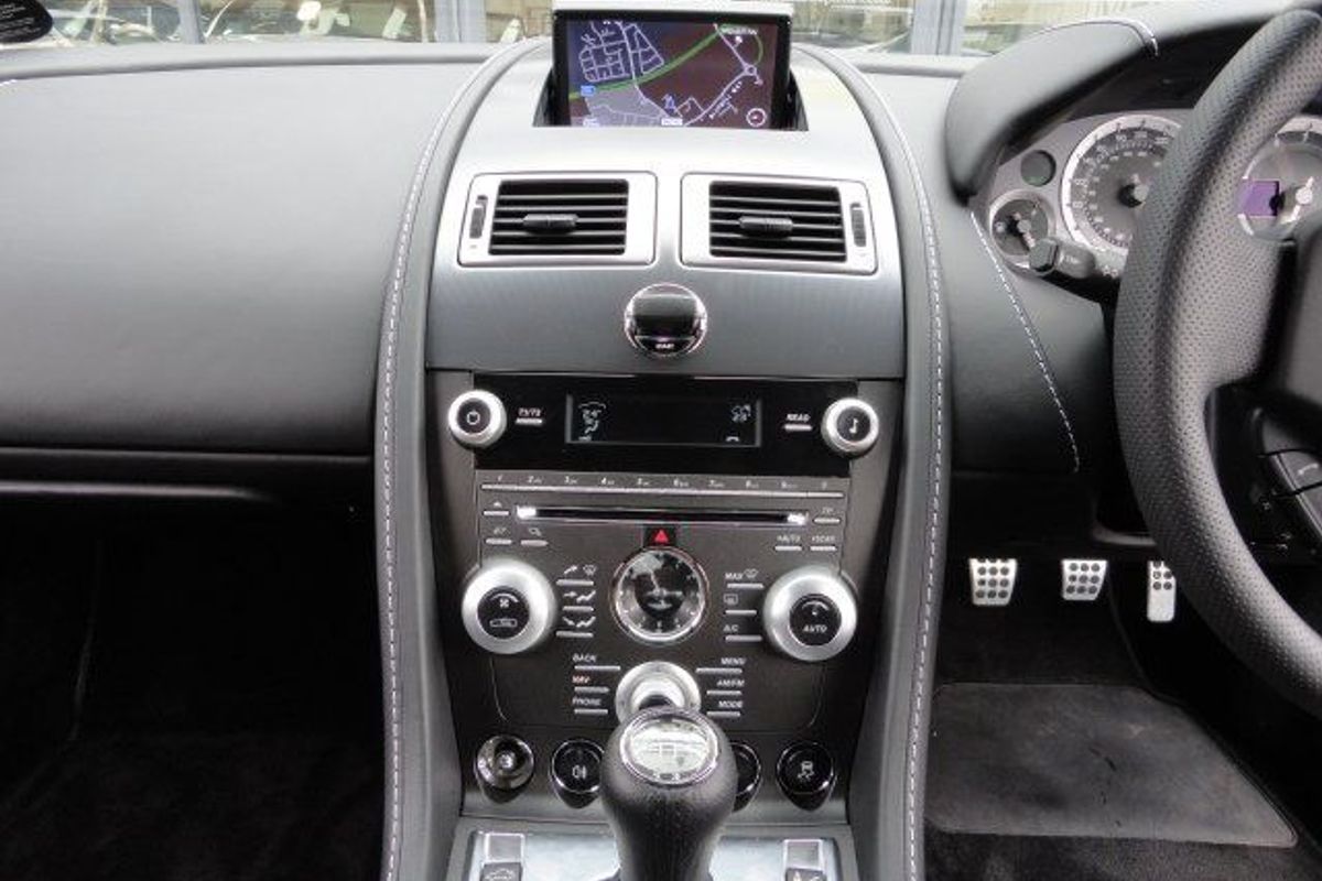 ASTON MARTIN AMV8 4.7 Vantage 11 Reg with 2500 miles only !!!!!