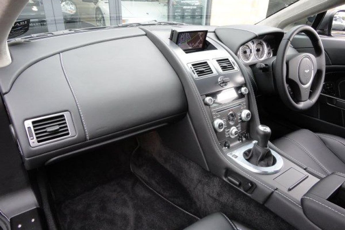 ASTON MARTIN AMV8 4.7 Vantage 11 Reg with 2500 miles only !!!!!