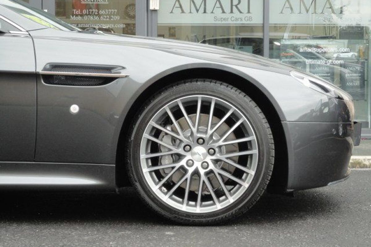 ASTON MARTIN AMV8 4.7 Vantage 11 Reg with 2500 miles only !!!!!