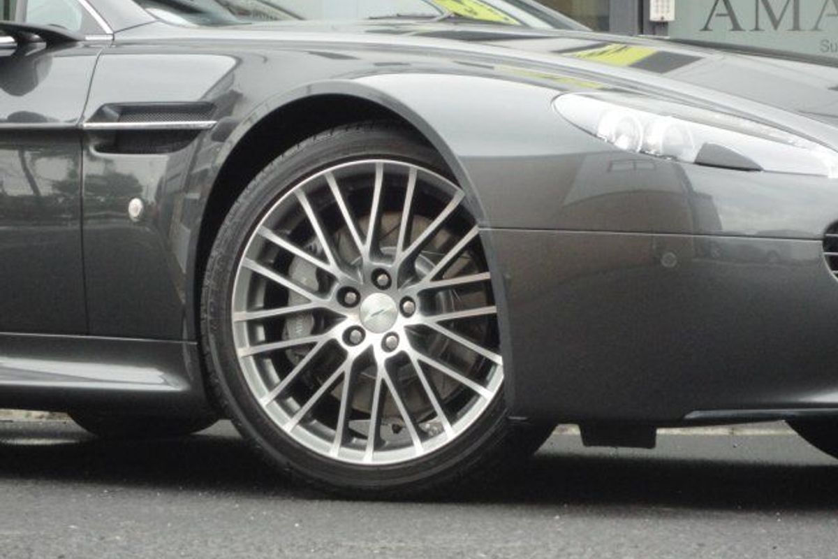 ASTON MARTIN AMV8 4.7 Vantage 11 Reg with 2500 miles only !!!!!