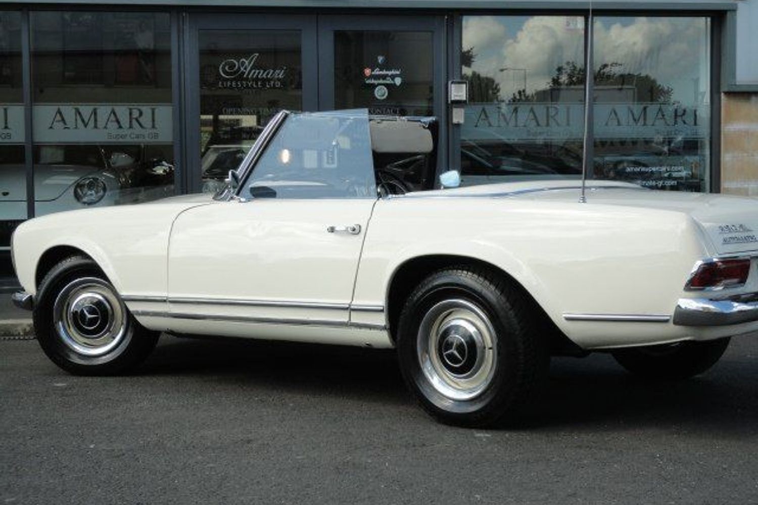 MERCEDES-BENZ 230 SL PAGODA "owned by Britt Ekland "
